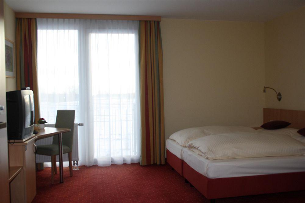 Quality Hotel & Suites Muenchen Messe Haar  Room photo